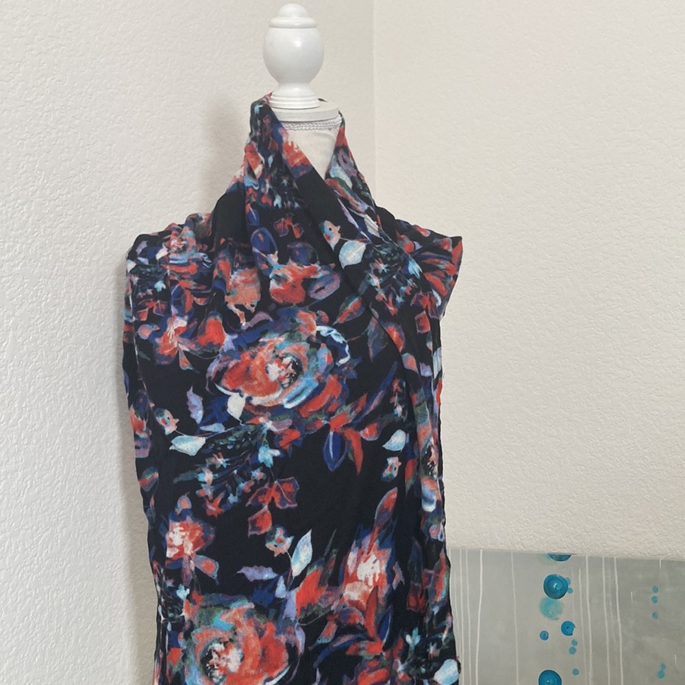 Soft Colorful Rose Pattern Scarf - Picture 3 of 4